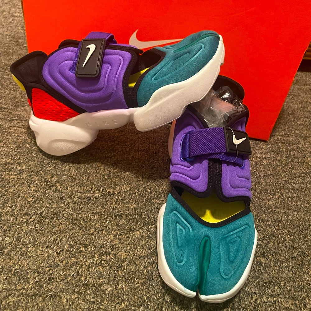 Nike Aqua Rift Limited Edition! Size 7 in Women’s.  BRAND NEW without tags.